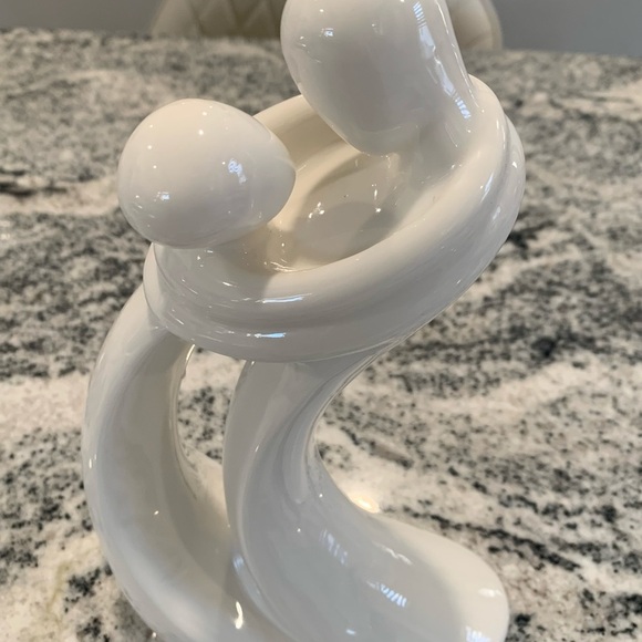 Enesco Circle of Love "Love"
335487 by Kim Lawrence Porce. wedding, anniversary - Picture 6 of 7